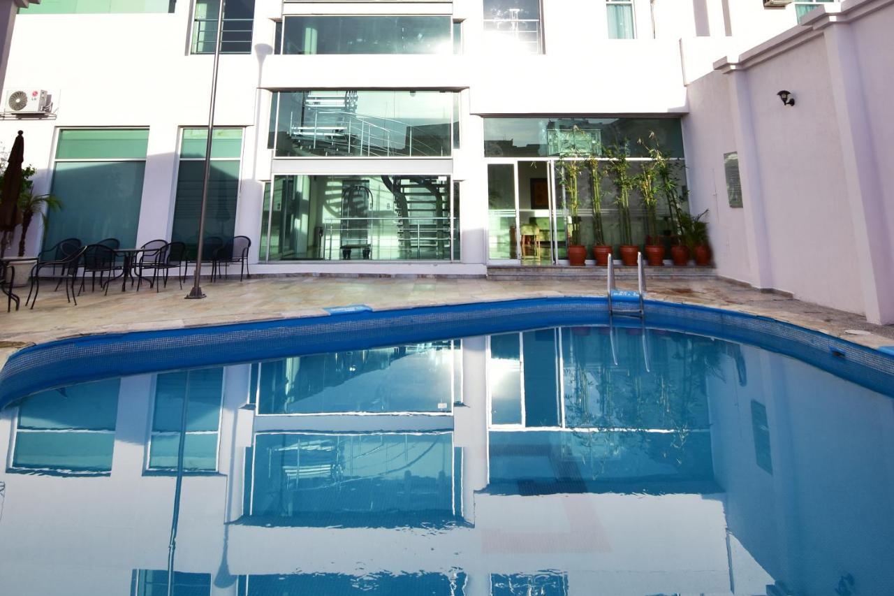 Hotel Mision León de los Aldamas Extérieur photo