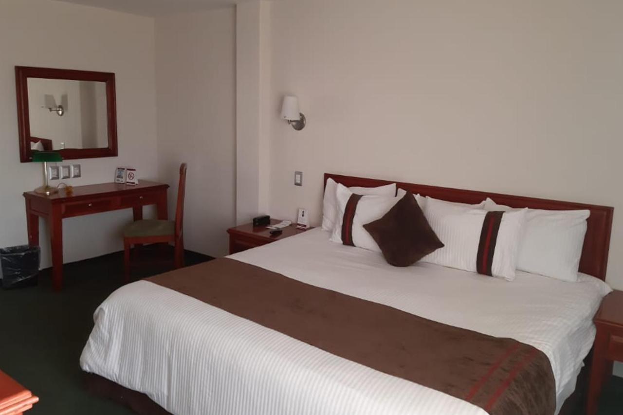 Hotel Mision León de los Aldamas Extérieur photo