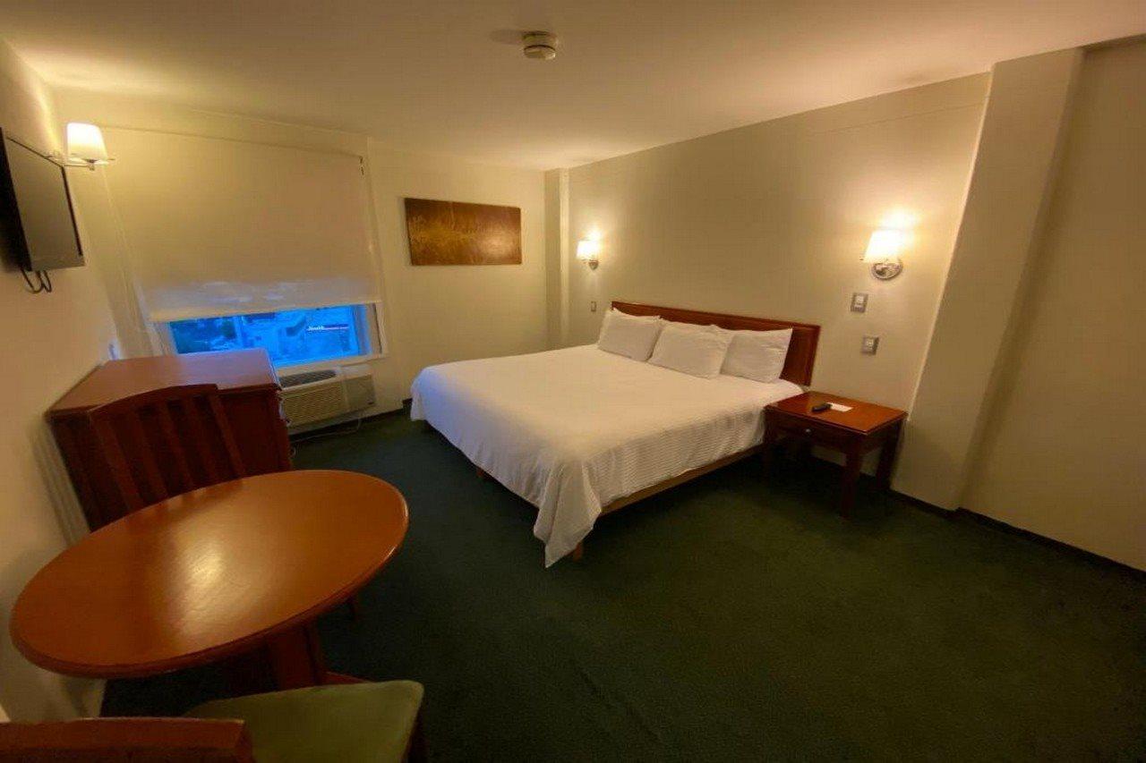Hotel Mision León de los Aldamas Extérieur photo