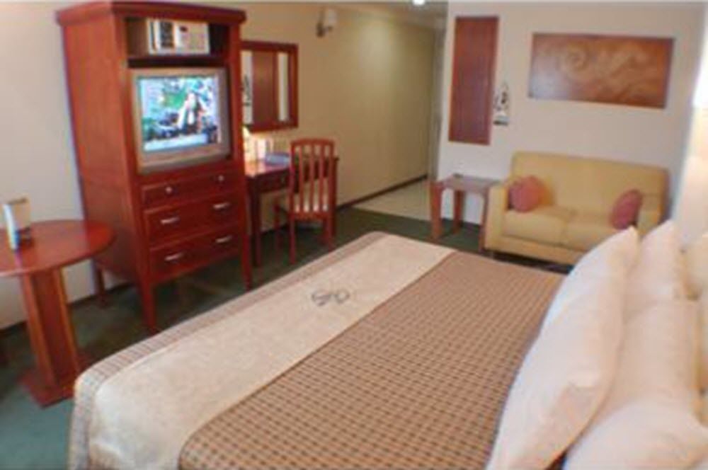 Hotel Mision León de los Aldamas Chambre photo