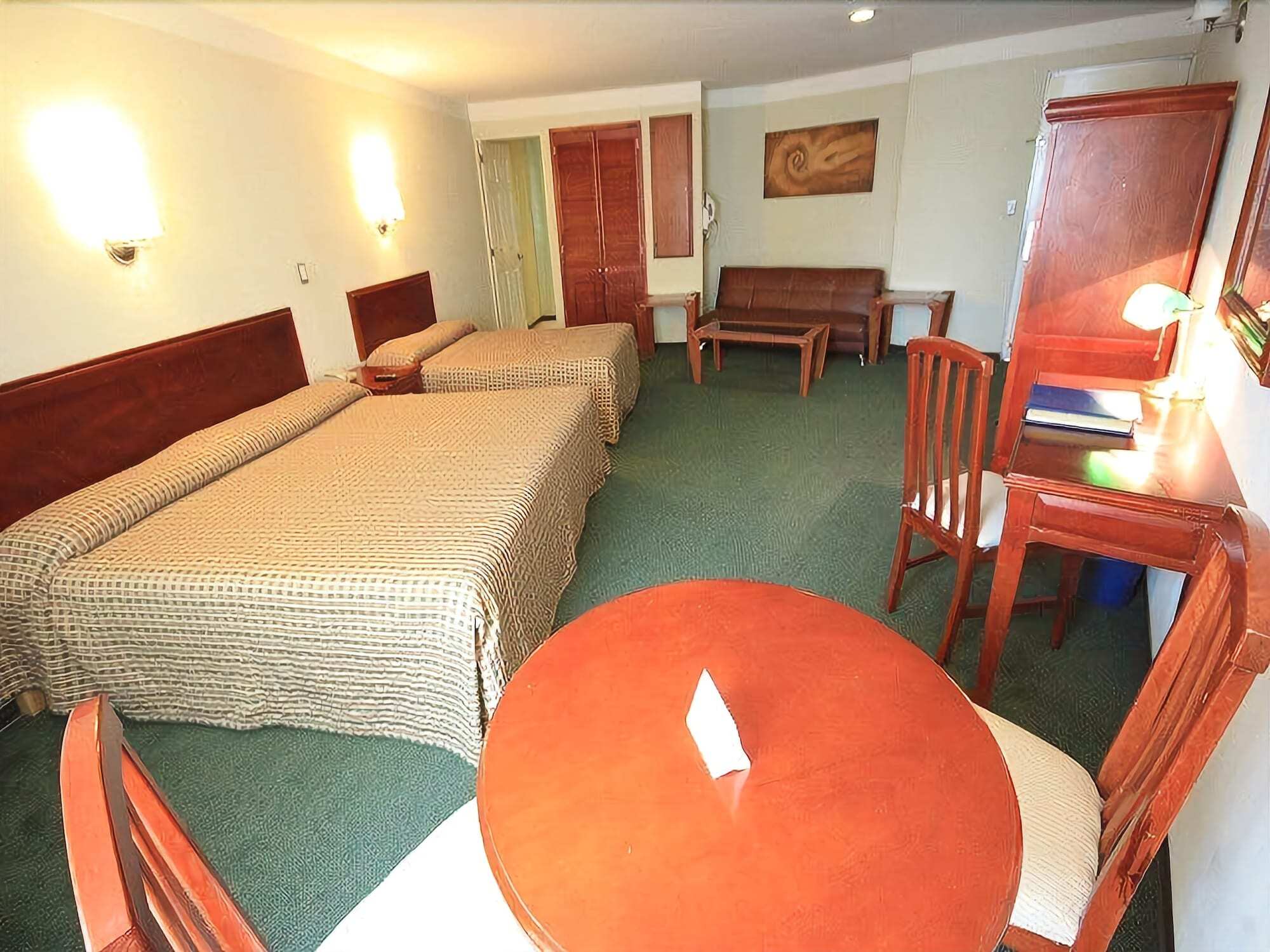 Hotel Mision León de los Aldamas Extérieur photo