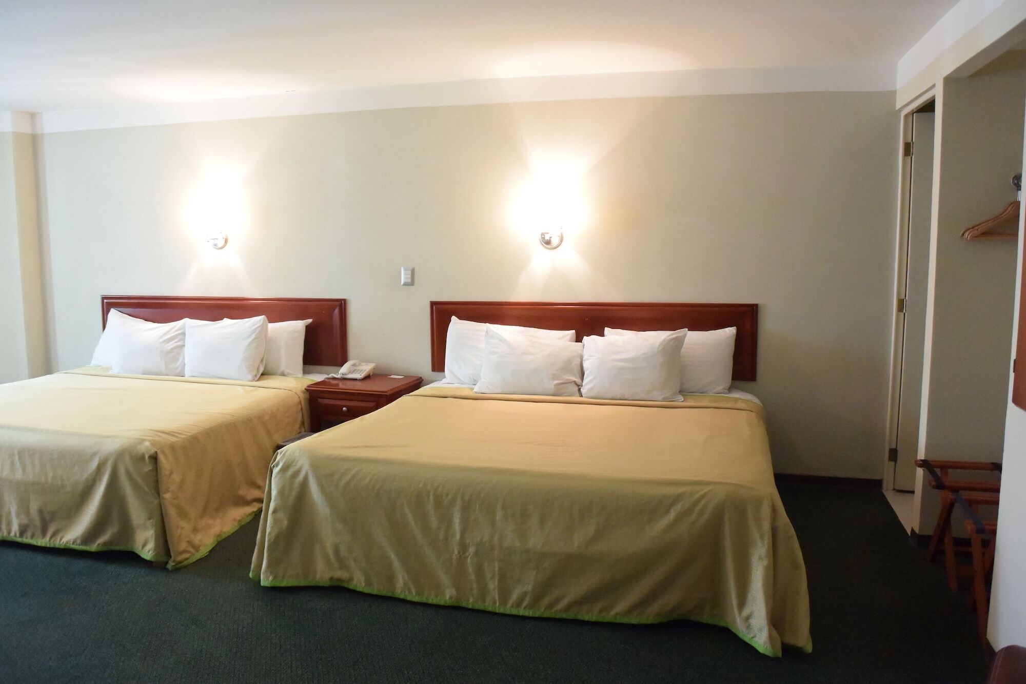 Hotel Mision León de los Aldamas Extérieur photo