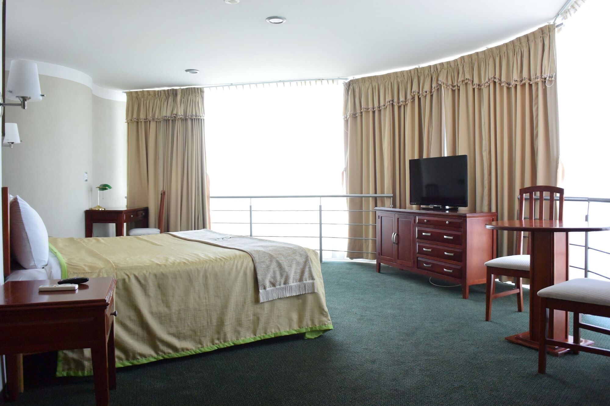 Hotel Mision León de los Aldamas Extérieur photo