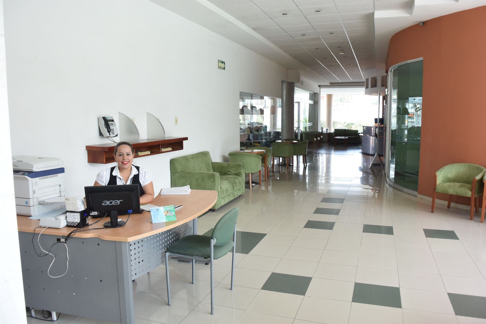 Hotel Mision León de los Aldamas Extérieur photo